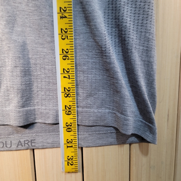 Lululemon Athletica Shirt. Light Gray Short-Sleeve Crew Tee - Picture 6 of 8